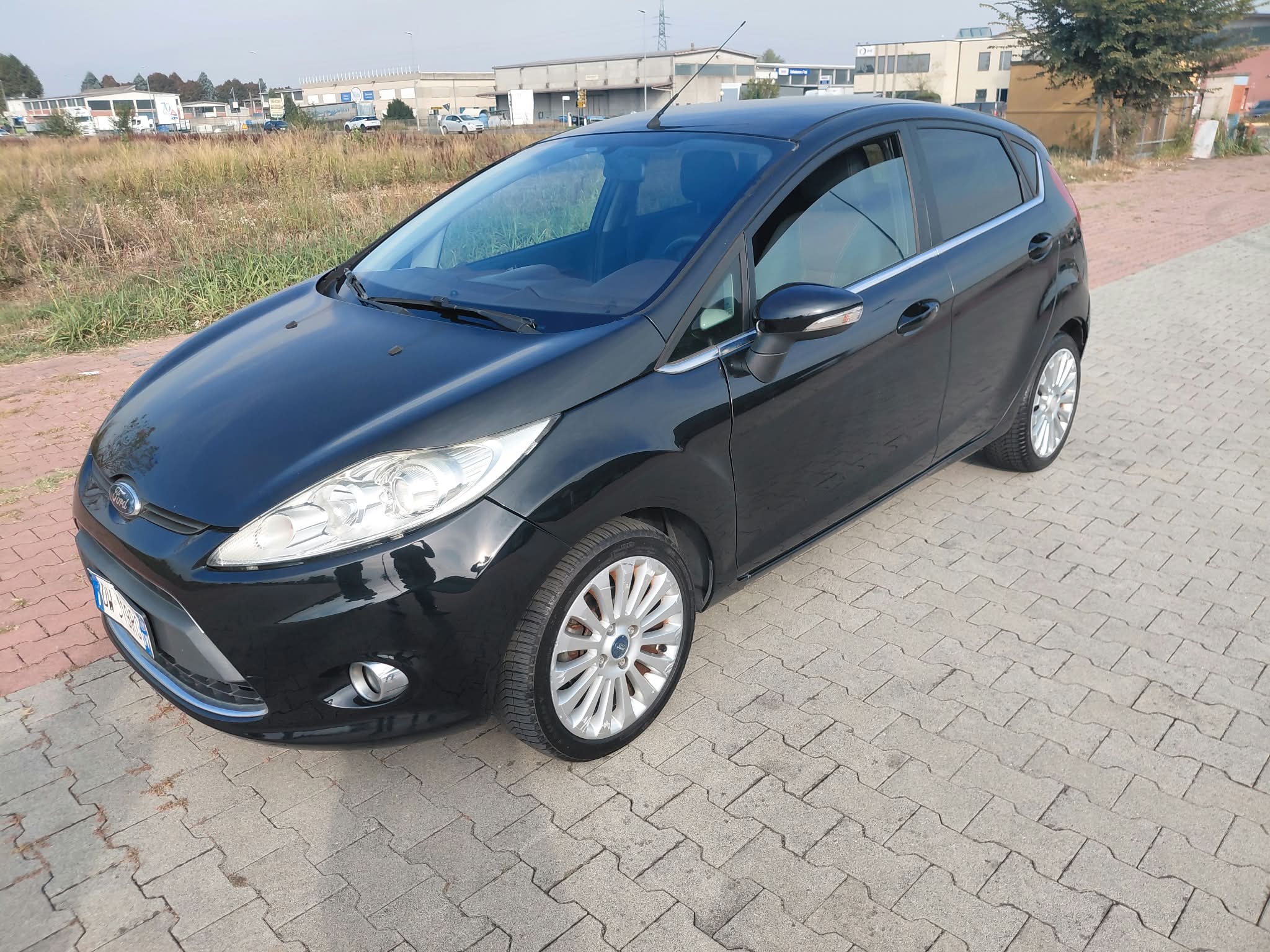 FORD FIESTA 1.4 TDCi 68CV – Allestimento Titanium (5 Porte) - immagine 2