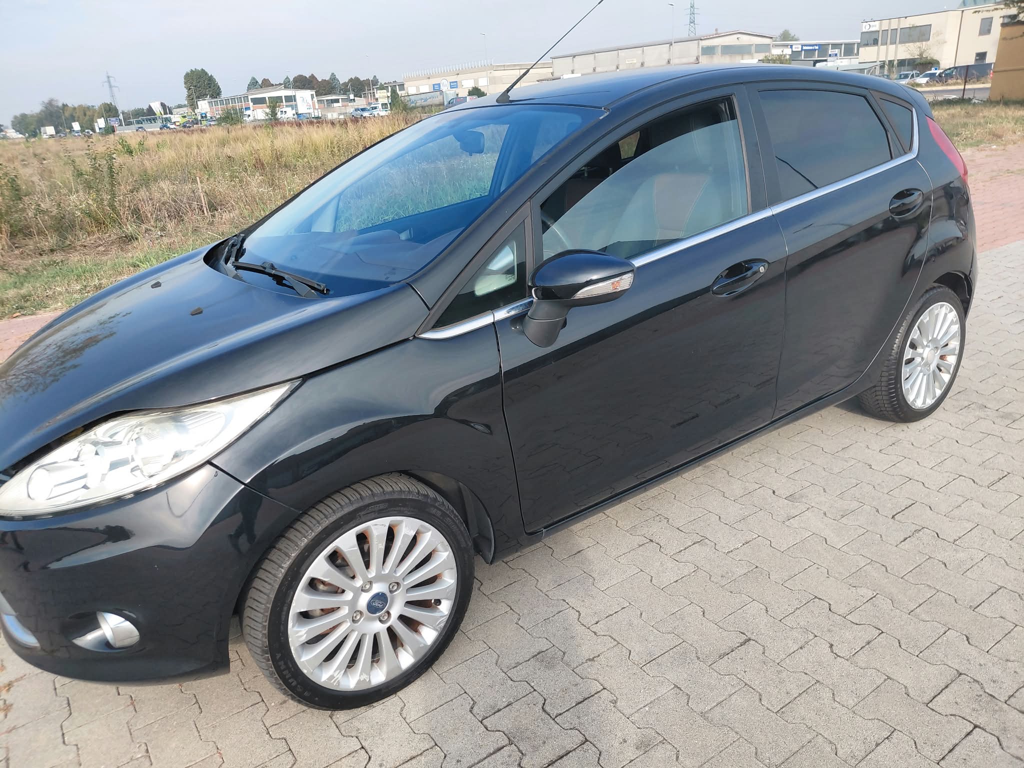 FORD FIESTA 1.4 TDCi 68CV – Allestimento Titanium (5 Porte) - immagine 9