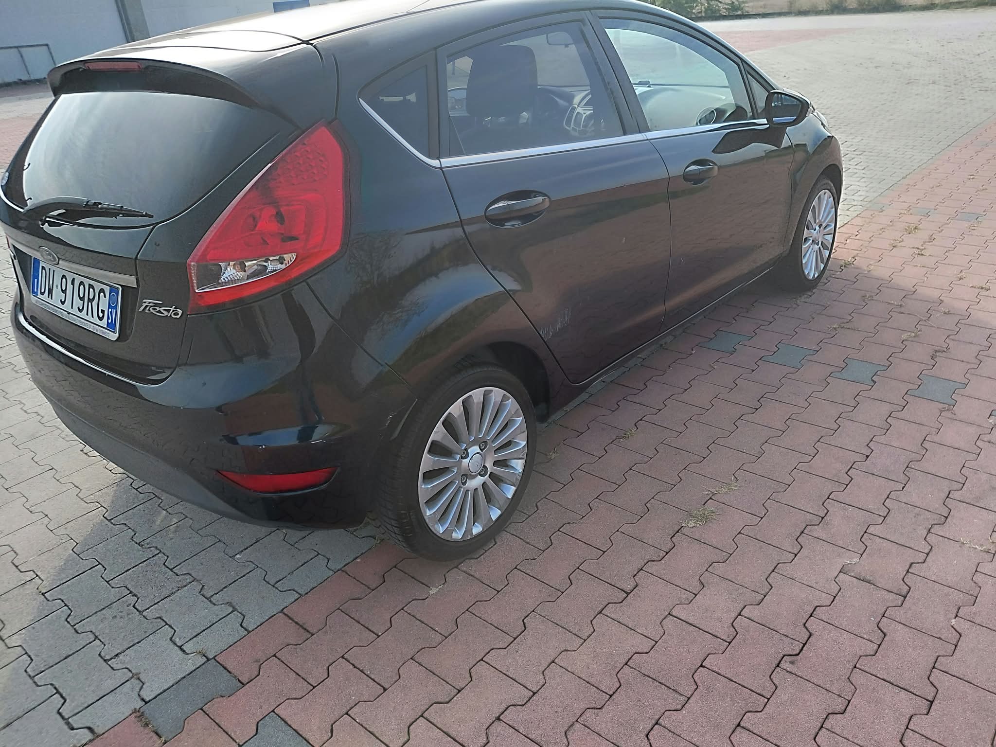 FORD FIESTA 1.4 TDCi 68CV – Allestimento Titanium (5 Porte) - immagine 24